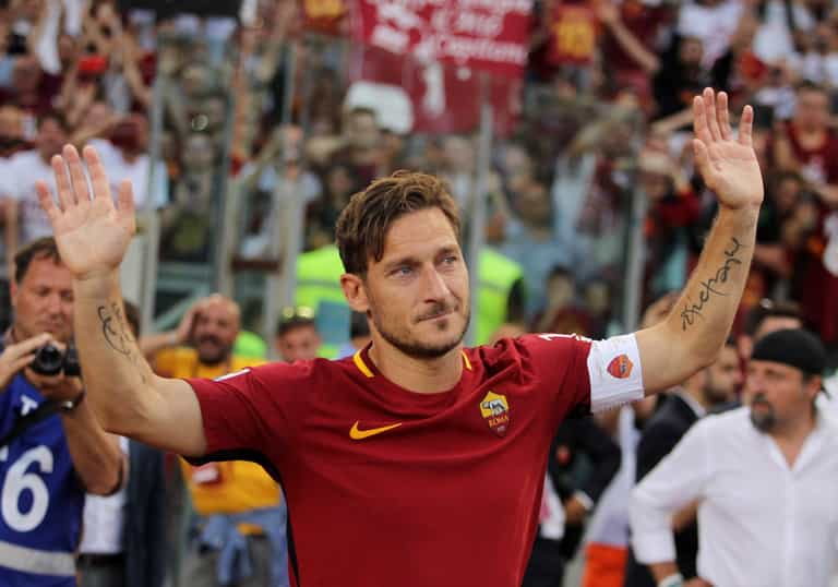Francesco Totti responds perfectly after falling victim to youngster’s skill Francesco Totti responds perfectly after falling victim to youngster’s skill