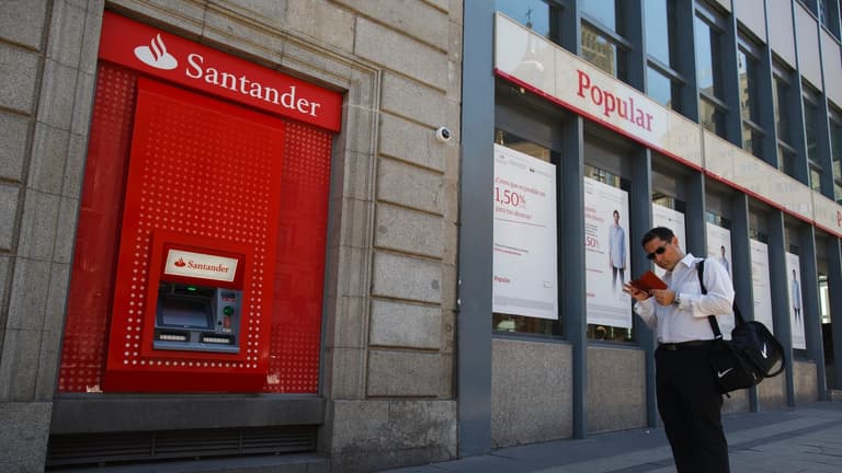 Santander to reimburse 20,000 customers after major banking error Santander to reimburse 20,000 customers after major banking error
