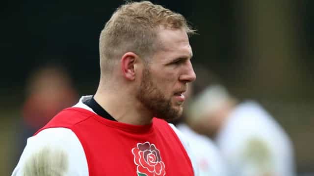 Rugby’s red bib and why no player in his right mind wants to wear it Rugby’s red bib and why no player in his right mind wants to wear it