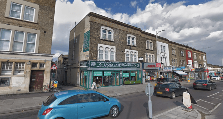 Gun fired at London mosque during Ramadan prayers Gun fired at London mosque during Ramadan prayers