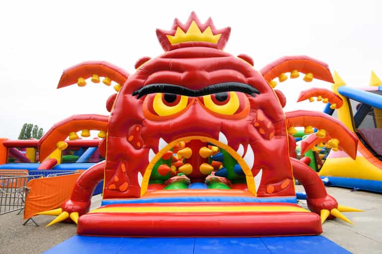 Thorpe Park now has a ridiculous 90 metre inflatable obstacle course called ‘BounceZilla’ Thorpe Park now has a ridiculous 90 metre inflatable obstacle course called ‘BounceZilla’