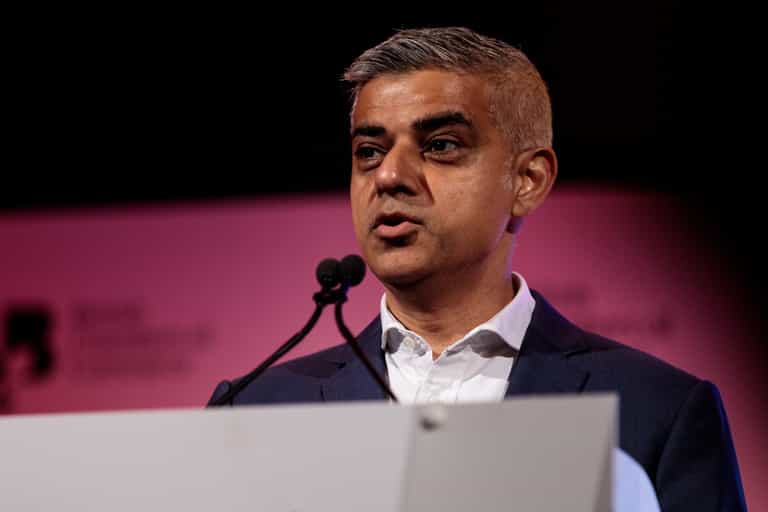 Sadiq Khan says Donald Trump is like a ’20th-century fascist’ ahead of president’s UK visit Sadiq Khan says Donald Trump is like a ’20th-century fascist’ ahead of president’s UK visit