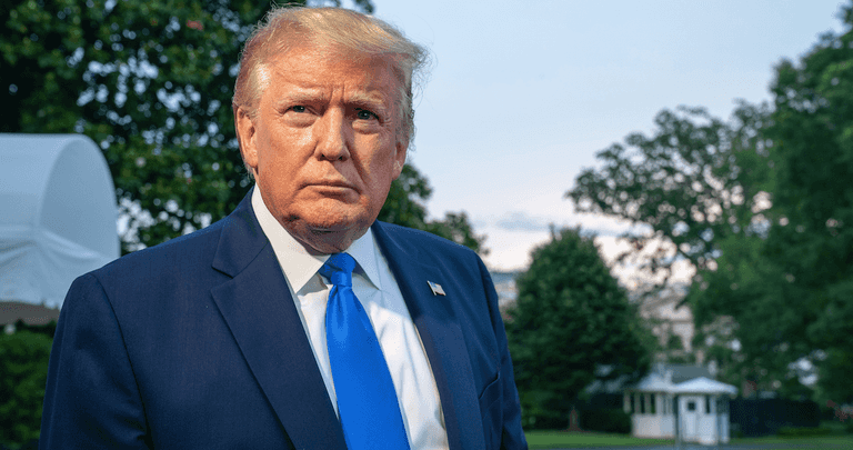 Donald Trump attacks Sadiq Khan as a ‘stone cold loser’ as plane touches down in London Donald Trump attacks Sadiq Khan as a ‘stone cold loser’ as plane touches down in London