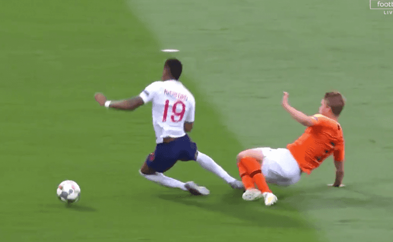 WATCH: Matthijs de Ligt concedes penalty as he fouls Marcus Rashford WATCH: Matthijs de Ligt concedes penalty as he fouls Marcus Rashford