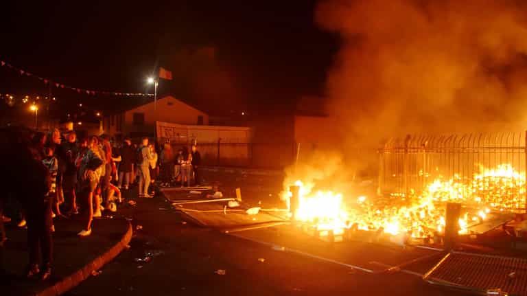 Bogside bonfire: Republicans party and burn paratrooper effigy Bogside bonfire: Republicans party and burn paratrooper effigy