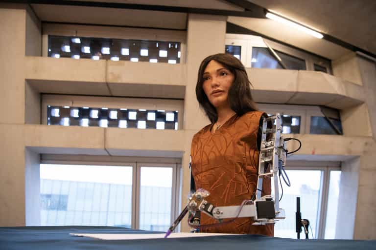 This is the world’s first artificial intelligence robot artist This is the world’s first artificial intelligence robot artist