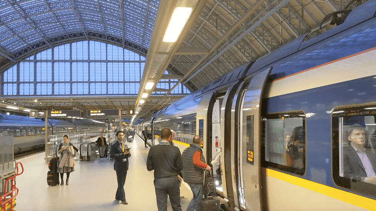 Race to Amsterdam: Luxury train vs budget plane Race to Amsterdam: Luxury train vs budget plane