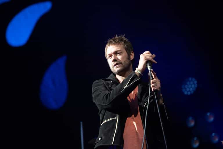 Kasabian lead singer Tom Meighan steps down over “personal issues” Kasabian lead singer Tom Meighan steps down over “personal issues”