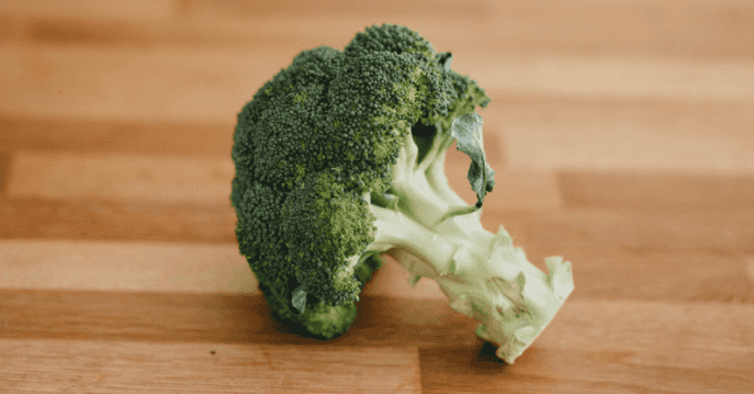 100 grams of broccoli does not have more protein than 100 grams of steak 100 grams of broccoli does not have more protein than 100 grams of steak