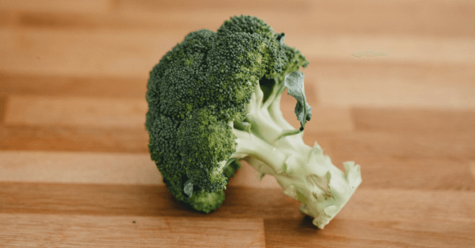 100 grams of broccoli does not have more protein than 100 grams of steak 100 grams of broccoli does not have more protein than 100 grams of steak