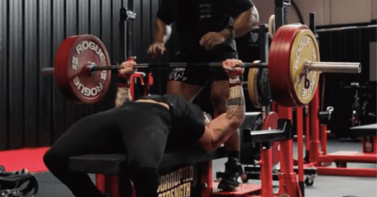 American breaks world bench press record in casual gym session American breaks world bench press record in casual gym session
