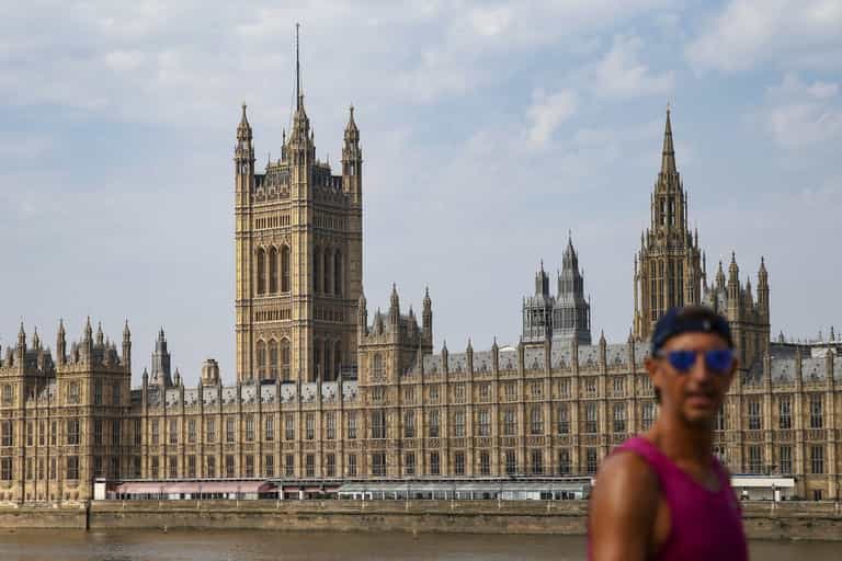 Parliament U-turns on exempting its own bars from 10pm curfew Parliament U-turns on exempting its own bars from 10pm curfew