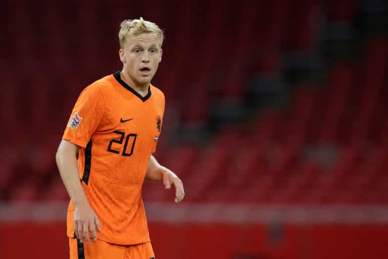 Ajax fans give Donny van de Beek a ridiculous send off before he leaves for Manchester United Ajax fans give Donny van de Beek a ridiculous send off before he leaves for Manchester United