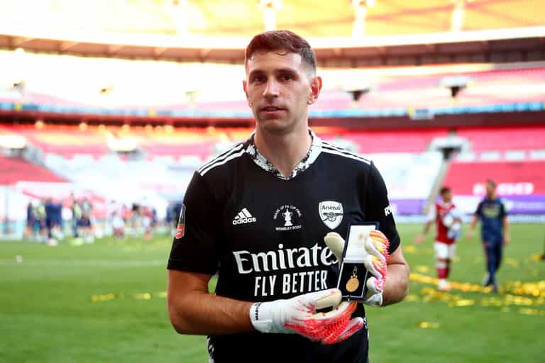 Emiliano Martinez undergoing medical ahead of Arsenal departure Emiliano Martinez undergoing medical ahead of Arsenal departure