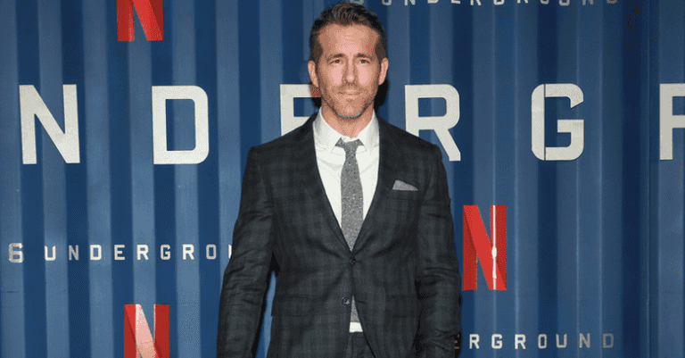 Ryan Reynolds and Rob McElhenney in talks to buy Wrexham AFC Ryan Reynolds and Rob McElhenney in talks to buy Wrexham AFC