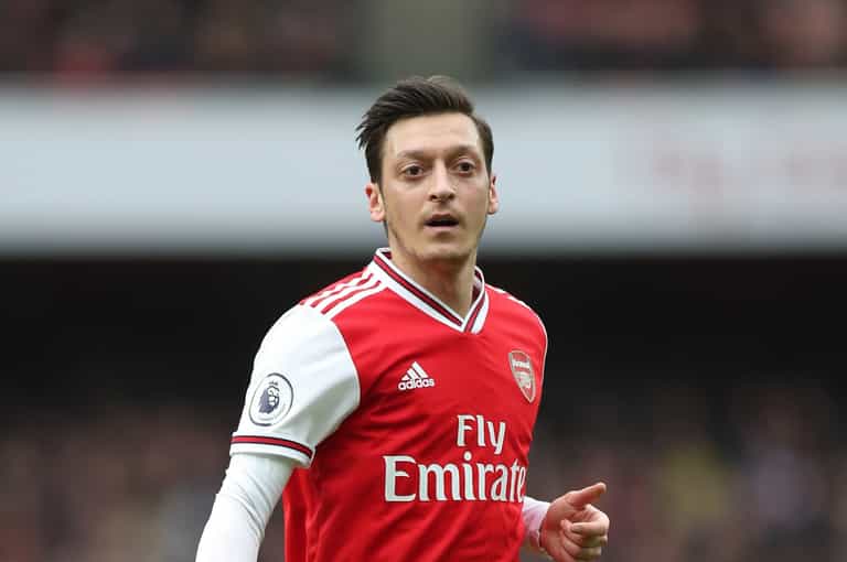 Mesut Ozil surprises schoolchildren with free school meals Mesut Ozil surprises schoolchildren with free school meals