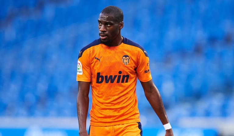 Geoffrey Kondogbia slams Valencia president for “destroying club” after being denied move Geoffrey Kondogbia slams Valencia president for “destroying club” after being denied move