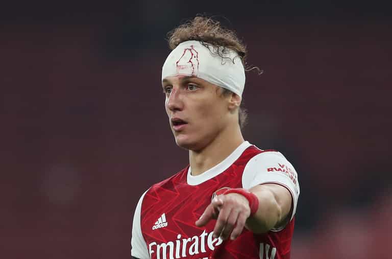 Arsenal criticised for allowing David Luiz to play on after head injury Arsenal criticised for allowing David Luiz to play on after head injury
