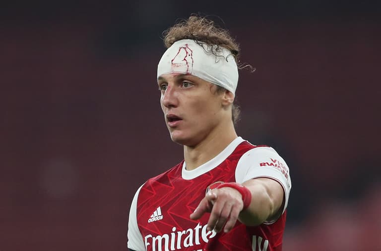 Arsenal criticised for allowing David Luiz to play on after head injury Arsenal criticised for allowing David Luiz to play on after head injury