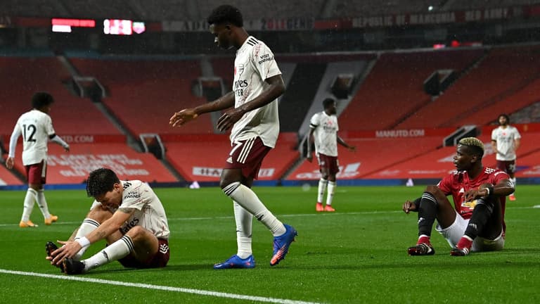 Man United fans hammer Paul Pogba after he concedes sloppy penalty Man United fans hammer Paul Pogba after he concedes sloppy penalty