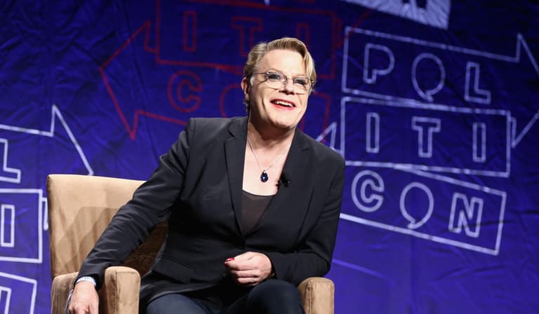 Eddie Izzard to use she/her pronouns, saying she “wants to be based in girl mode” Eddie Izzard to use she/her pronouns, saying she “wants to be based in girl mode”