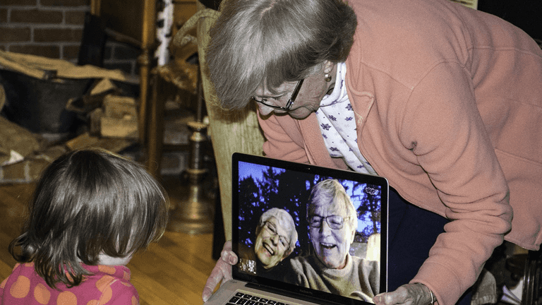 Zoom lifts 40-minute time limit to help families stay connected over Christmas Zoom lifts 40-minute time limit to help families stay connected over Christmas