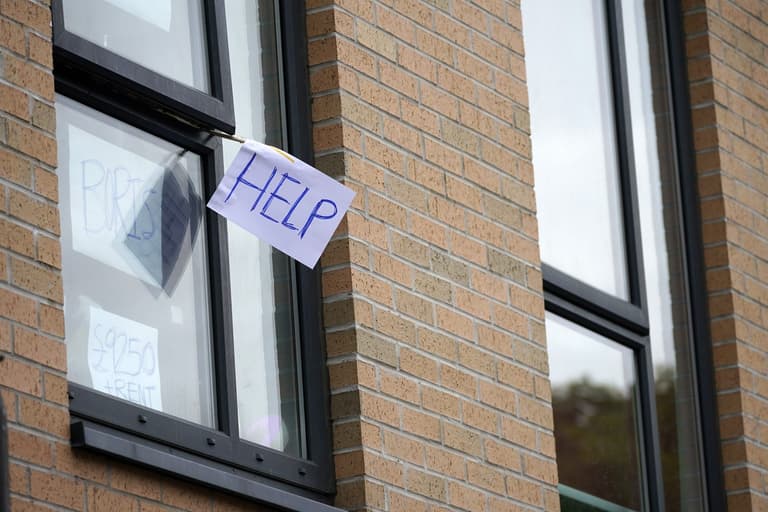 Petition to reduce university fees reaches 200,000 signatures Petition to reduce university fees reaches 200,000 signatures