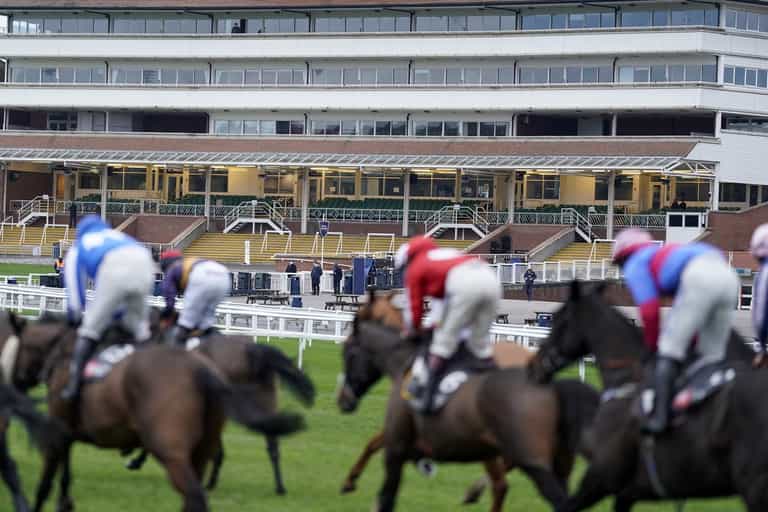 Covid-19 vaccination hub in Newbury to shut to allow horse racing to go ahead Covid-19 vaccination hub in Newbury to shut to allow horse racing to go ahead