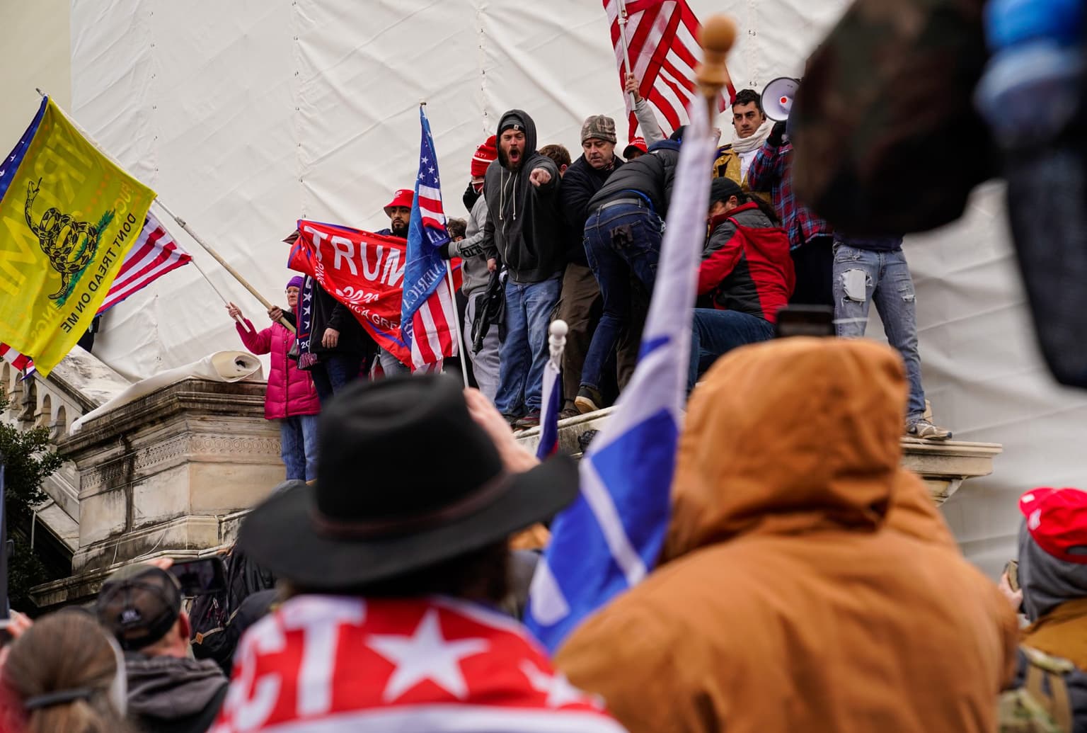Police filmed appearing to let domestic terrorists onto US Capitol grounds