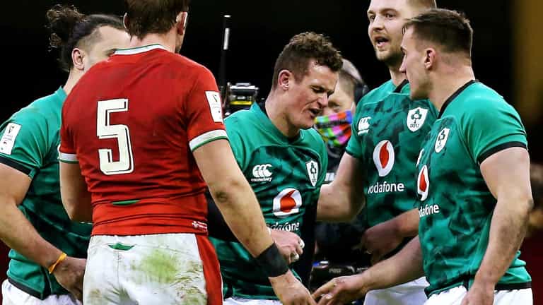 Johnny Sexton fiercely defends Billy Burns after last kick nightmare Johnny Sexton fiercely defends Billy Burns after last kick nightmare