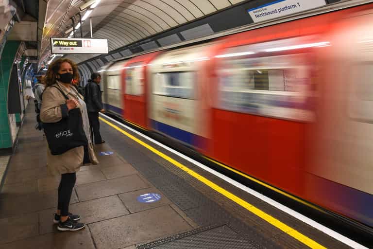 Thousands still not wearing masks on the London Underground, data suggests Thousands still not wearing masks on the London Underground, data suggests