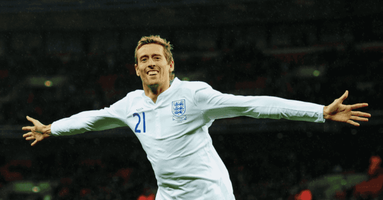 Man completes Peter Crouch-shaped half marathon across London Man completes Peter Crouch-shaped half marathon across London