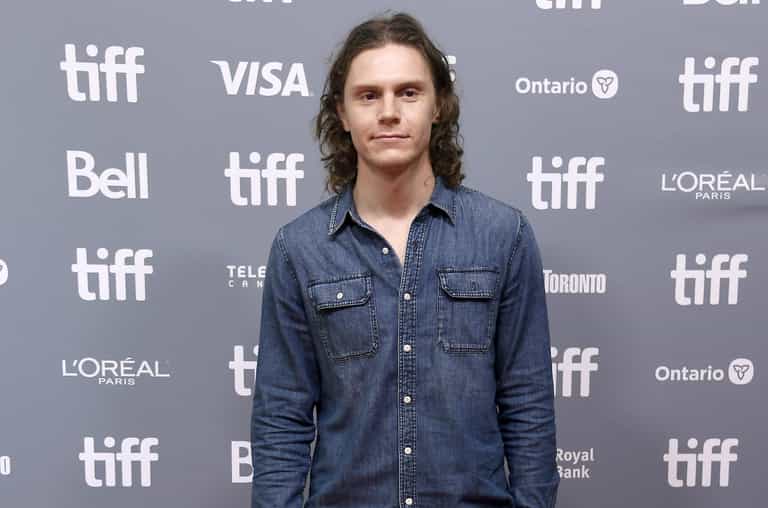 Evan Peters will play serial killer Jeffrey Dahmer in new Netflix series Evan Peters will play serial killer Jeffrey Dahmer in new Netflix series