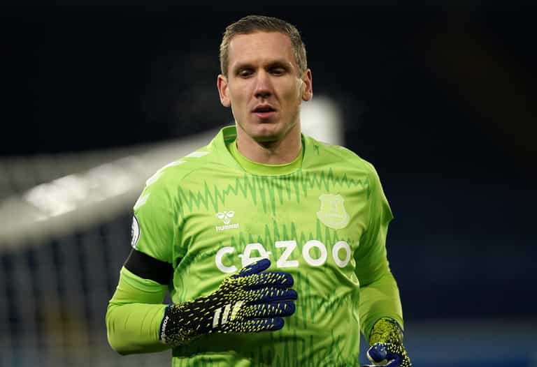 Everton goalkeeper Robin Olsen and family threatened with machete during robbery Everton goalkeeper Robin Olsen and family threatened with machete during robbery