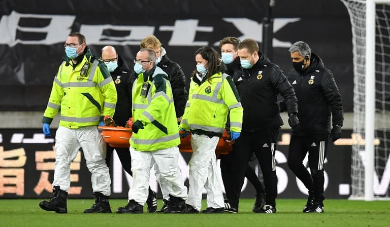 Rui Patricio stretchered off suffering head injury in collision with Conor Coady Rui Patricio stretchered off suffering head injury in collision with Conor Coady