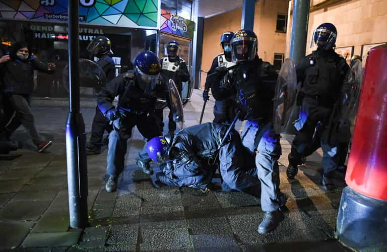 Bricks, bottles and fireworks thrown at police in fresh ‘Kill The Bill’ demonstrations Bricks, bottles and fireworks thrown at police in fresh ‘Kill The Bill’ demonstrations