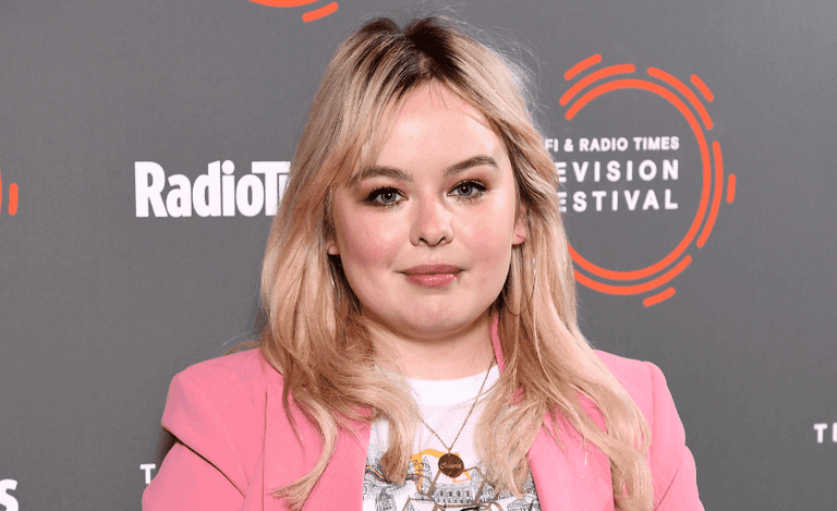 Nicola Coughlan slams podcast host who called her ‘the fat girl from Bridgerton’ Nicola Coughlan slams podcast host who called her ‘the fat girl from Bridgerton’