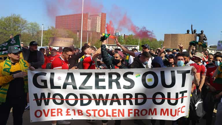 Glazer family slap £4 billion price tag on Manchester United amid fan protests Glazer family slap £4 billion price tag on Manchester United amid fan protests