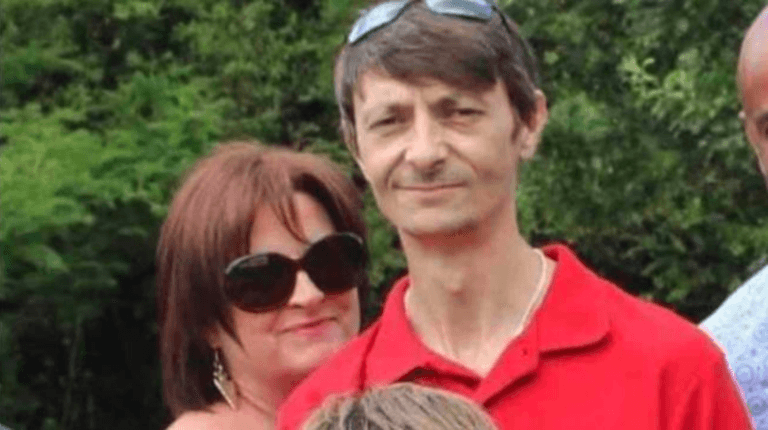 Dad fighting for life after stepping in to help his son against bullies Dad fighting for life after stepping in to help his son against bullies