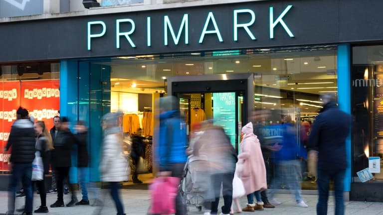 Primark to extend opening hours in all stores when they reopen next week Primark to extend opening hours in all stores when they reopen next week