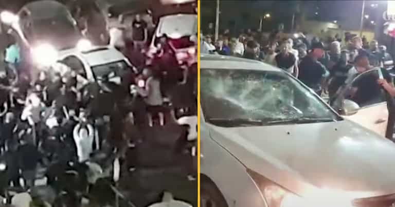 Israeli mob attack motorist they believed to be an Arab on Live TV Israeli mob attack motorist they believed to be an Arab on Live TV