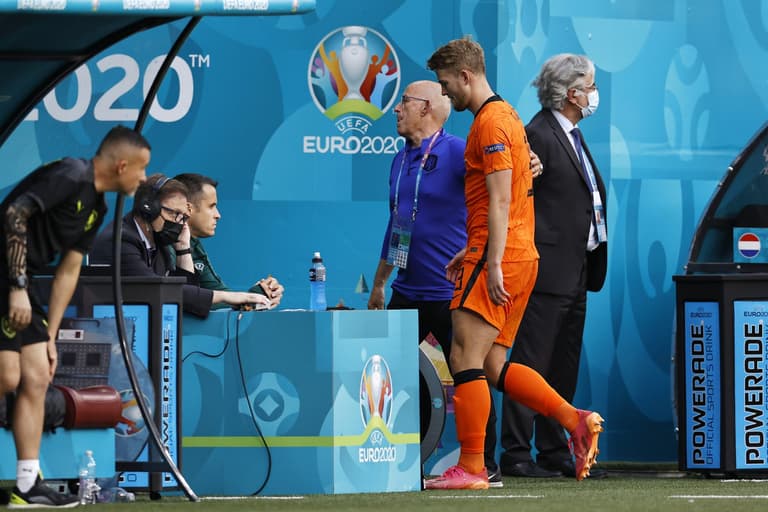 Dutch crash out to Czech Republic after disastrous 25-second spell Dutch crash out to Czech Republic after disastrous 25-second spell