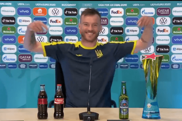 Yarmolenko asks Coke and Heineken for sponsorship at press conference Yarmolenko asks Coke and Heineken for sponsorship at press conference