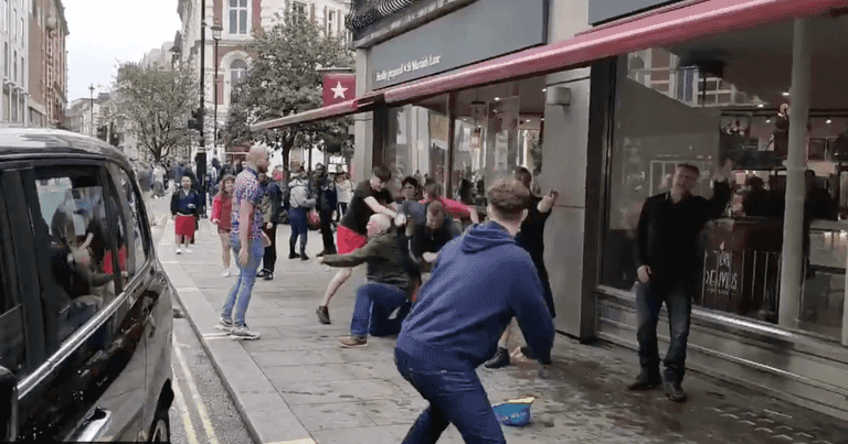 England and Scotland fans flimed fighting after “we hate Scotland” chants England and Scotland fans flimed fighting after “we hate Scotland” chants