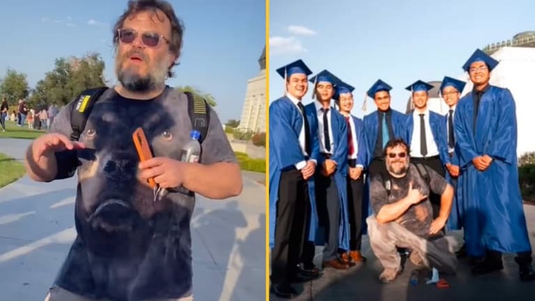 Jack Black crashes graduation students’ photoshoot Jack Black crashes graduation students’ photoshoot