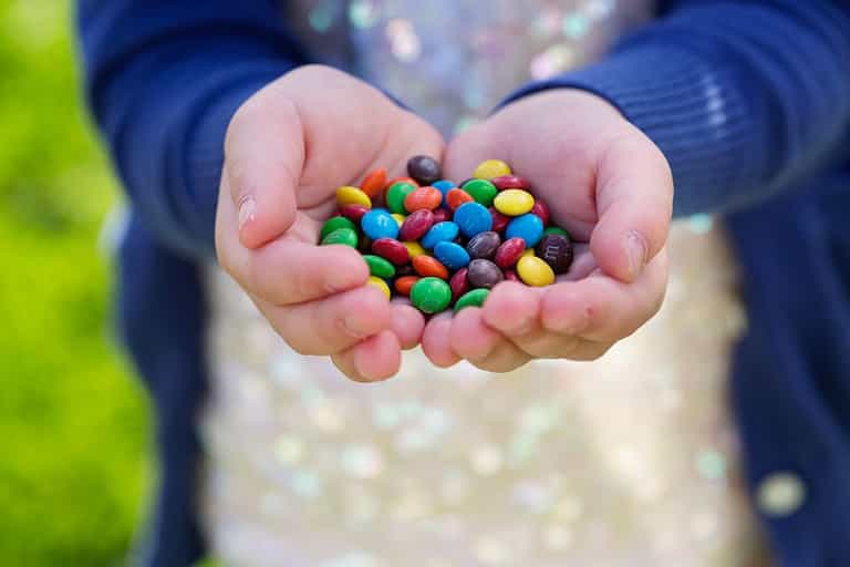 Junk food adverts to be banned from TV before 9pm Junk food adverts to be banned from TV before 9pm