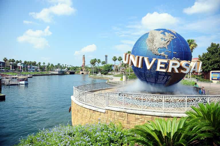Universal studios hit with lawsuit after Gru allegedly ‘flashes white power sign’ Universal studios hit with lawsuit after Gru allegedly ‘flashes white power sign’