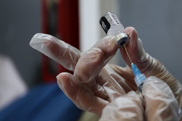 Unvaccinated people become ‘variant factories’, says expert Unvaccinated people become ‘variant factories’, says expert