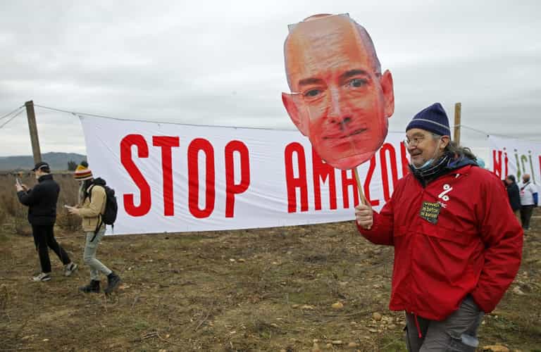 Amazon share price plunges, losing Jeff Bezos $13.5 billion Amazon share price plunges, losing Jeff Bezos $13.5 billion