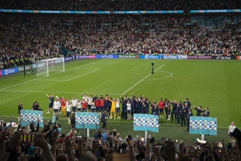 England team’s Sweet Caroline celebration is just as beautiful to watch the morning after England team’s Sweet Caroline celebration is just as beautiful to watch the morning after